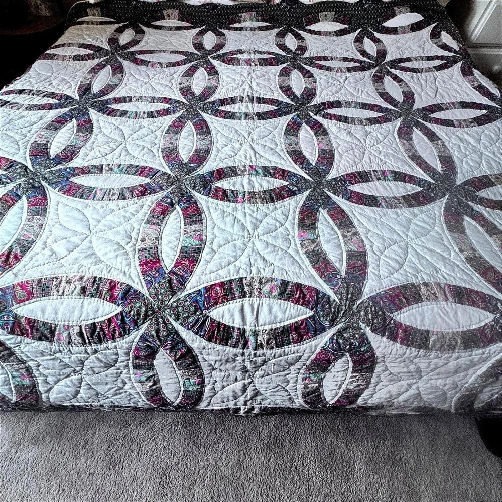 Double Wedding‎ Ring Quilt Vintage Hand Quilted Scalloped Edge Cottagecore